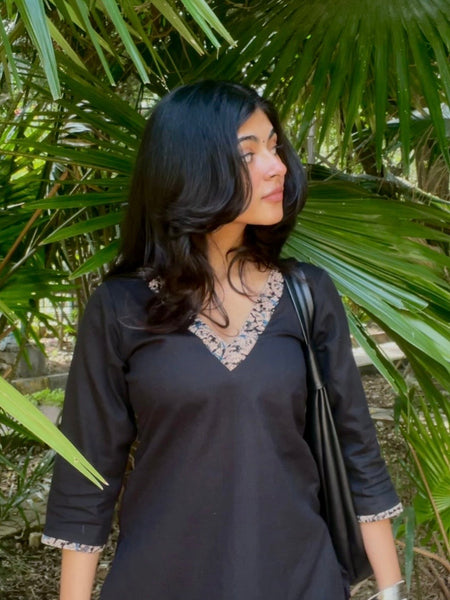 Kavya Black Kalamkari V- Neck Short Kurti
