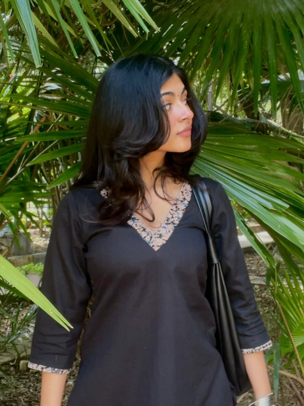 Kavya Black Kalamkari V- Neck Short Kurti