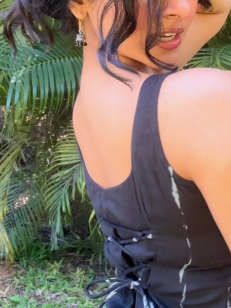 Raaya Black Sleeveless Tie- Back Kurti